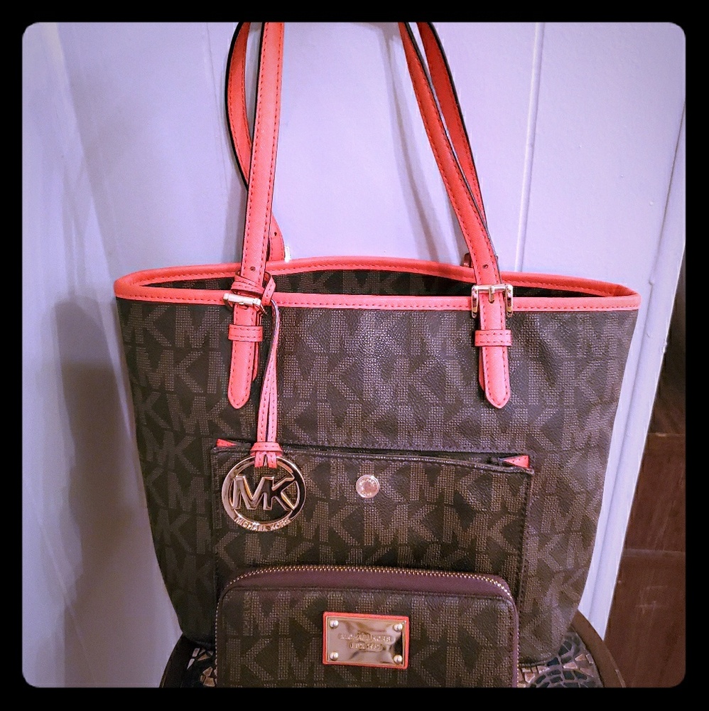 Michael Kors Bag with matching wallet
